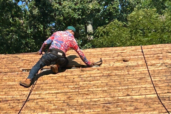 Quality RRC roofing contractors performing roof tear-off in Brentwood TN